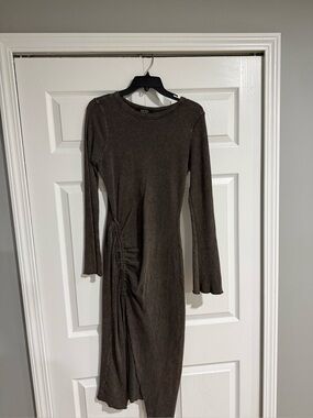Ribbed Long-Sleeve Side-Ruched Midi Dress - Brown